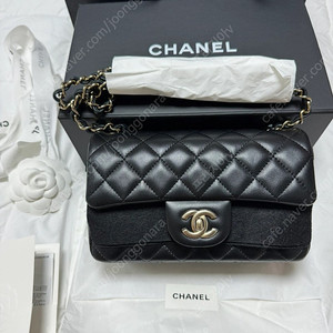 샤넬 뉴미니 새제품급