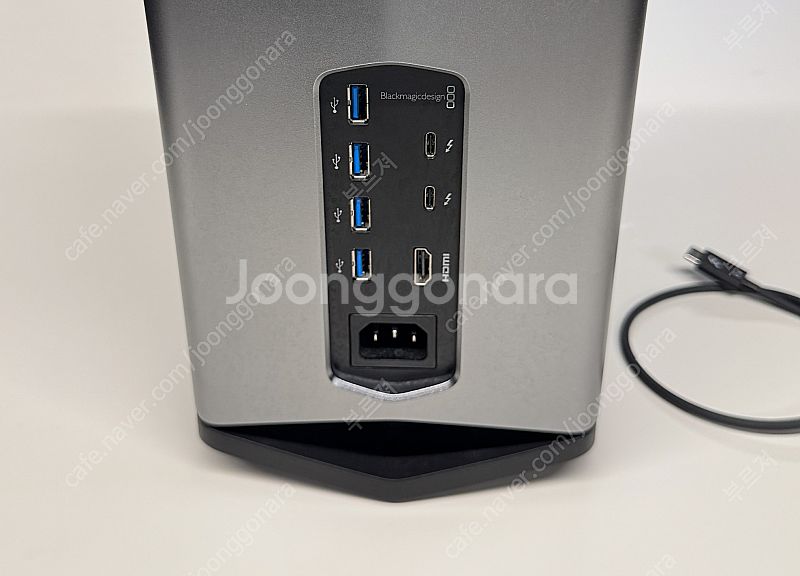 Blackmagic eGPU RX580 팝니다.--1