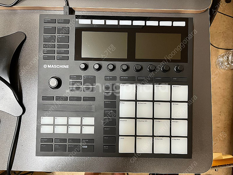 Native instruments Mahince MK3...--0