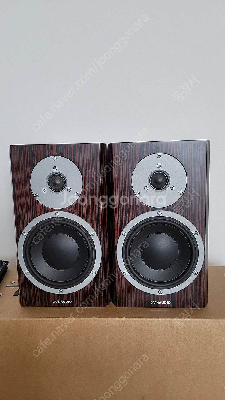 Dynaudio(다인오디오) Excite X18 북셀프...--0