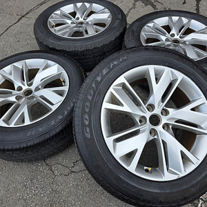 제네시스 GV70 18인치 중고 휠타이어 세트 팔아요 235 60 18