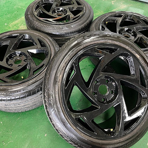 사제 18인치 휴볼트 라디8 블랙유광 휠타이어 세트 245 45 18