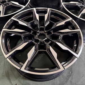 [판매] BMW i4 M50 861m 19인치 휠 판매합니다.