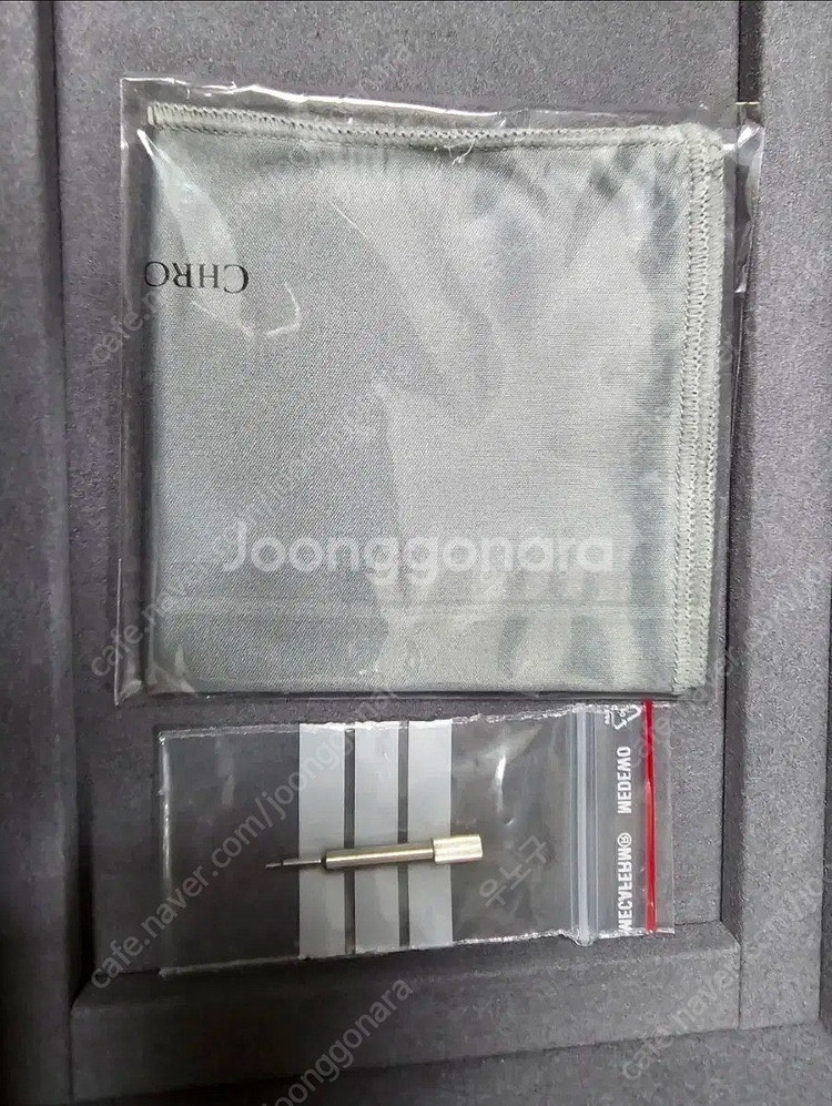 크로노스위스 한국에 1점 입고된 블랙홀 한정판 팝니다.--6