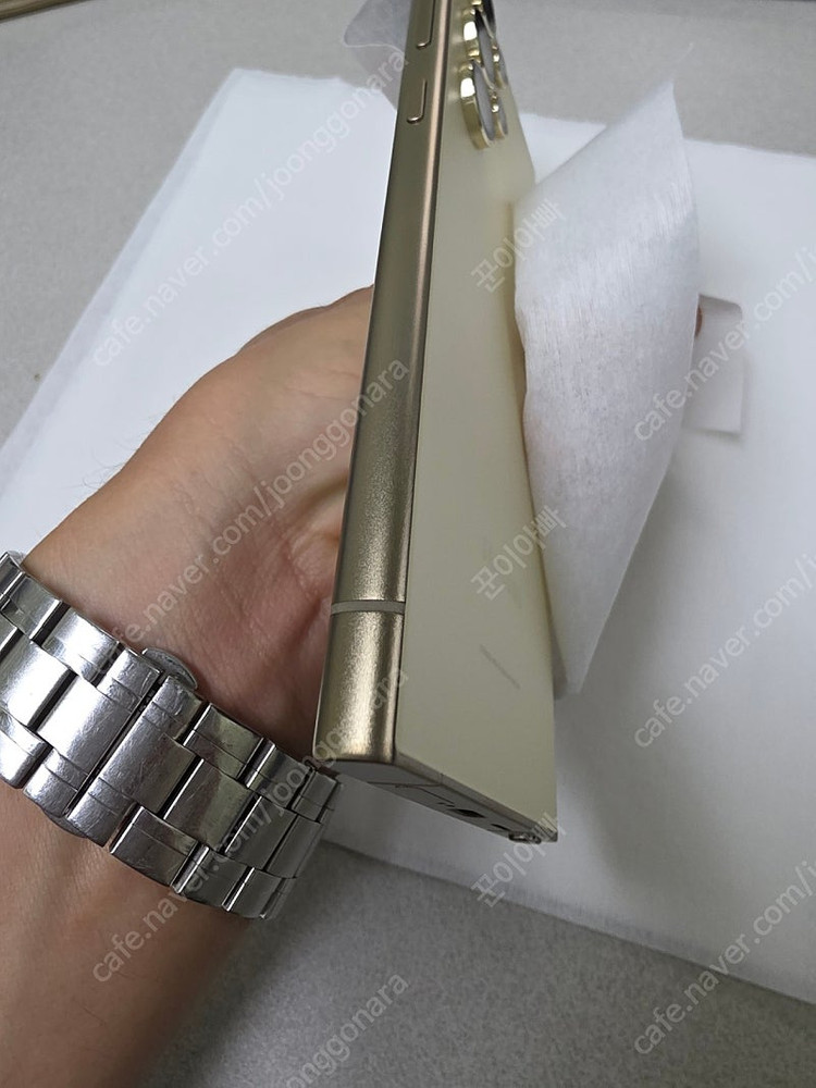 갤럭시S24울트라 256G 티타늄옐로우 팝니다.--3