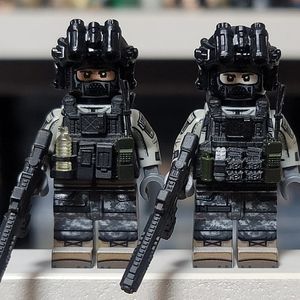 레고 브릭매니아 brickmania tmc bc 미니피규어 팝니다.
