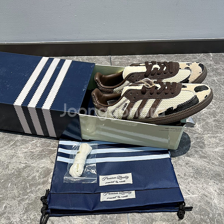 하이포인트 [Adidas] 아디다스 x 노타이틀 삼바 ...--6