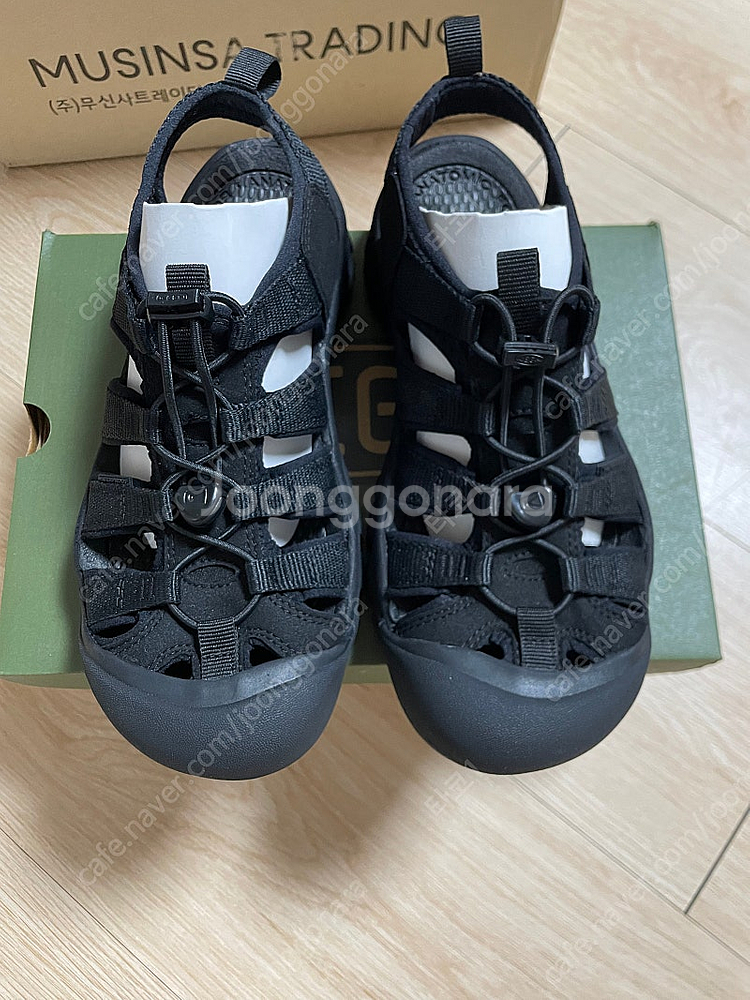 킨 뉴포트 h2 트리플블랙 250 팔아요--0