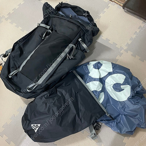 나이키 ACG 36 하이킹 백팩 (44L) 블랙 그레이 팝니다