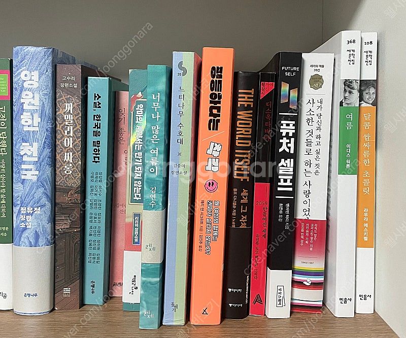 최신 책 포함 소설 에세이 인문학 등 여러 책 팔아요--2