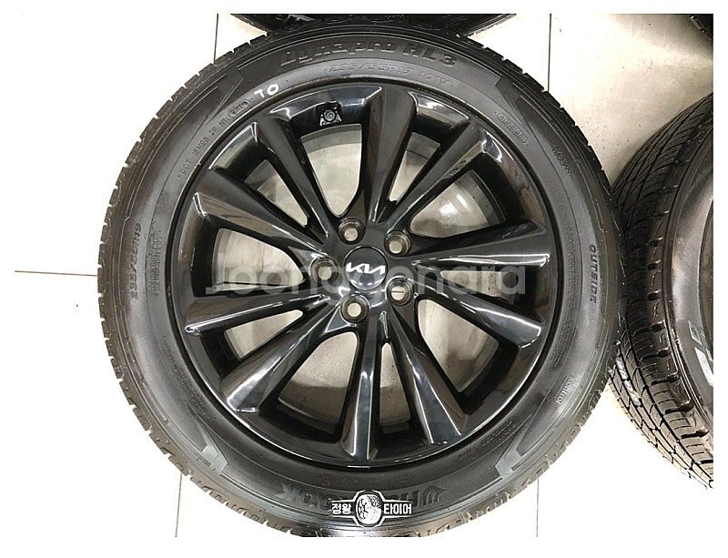 더뉴카니발 19인치 블랙 휠 타이어 235/55R19--2