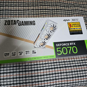 조텍 AMP RTX 5070 화이트 미개봉 팝니다