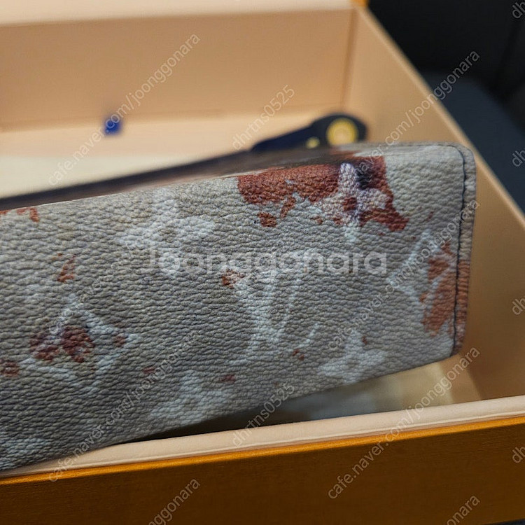 루이비통 클러치 포쉐트 보야주 파이어 한정판 정품 풀세...--9