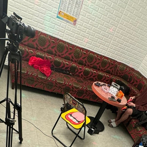촬영용으로 썼던 중고 노래방소파