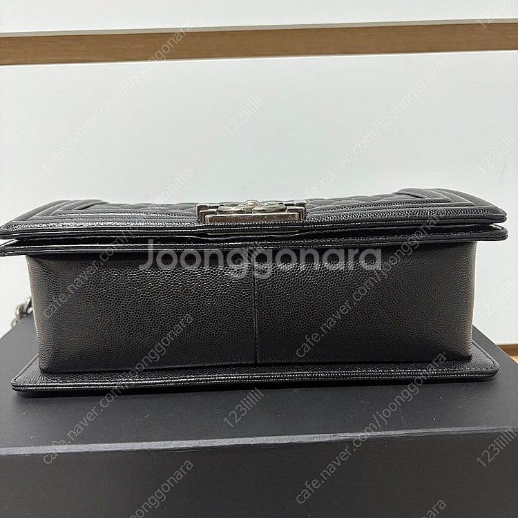 샤넬 보이백 캐비어 블랙 미듐 백화점구매 팝니다.--5