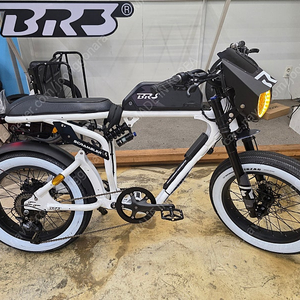 부산 BR3 화이트에디션 1000W 전기자전거 48V 20AH 배터리 2개