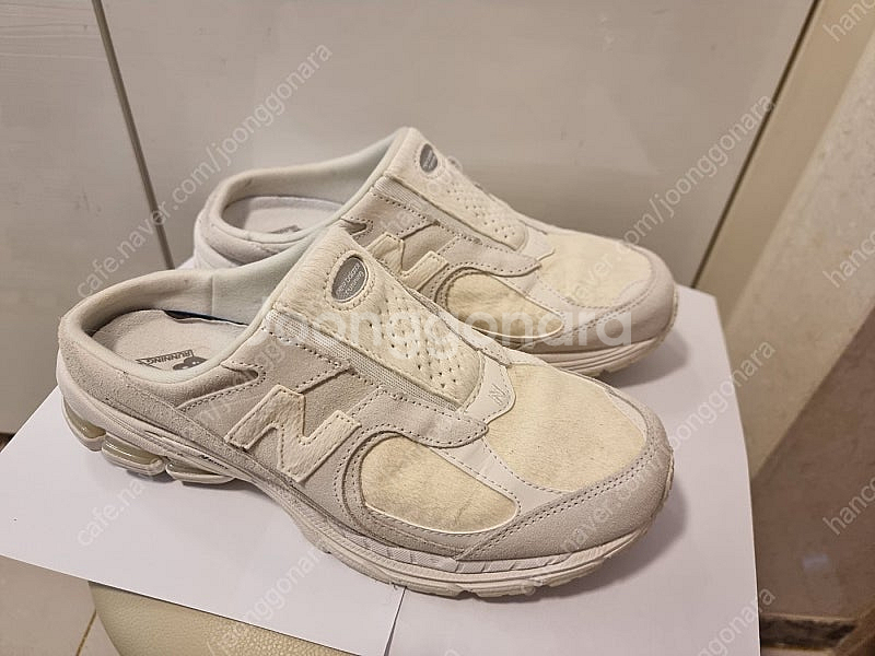 뉴발란스 2002R 뮬 씨솔트 화이트 255사이즈 팝니...--2