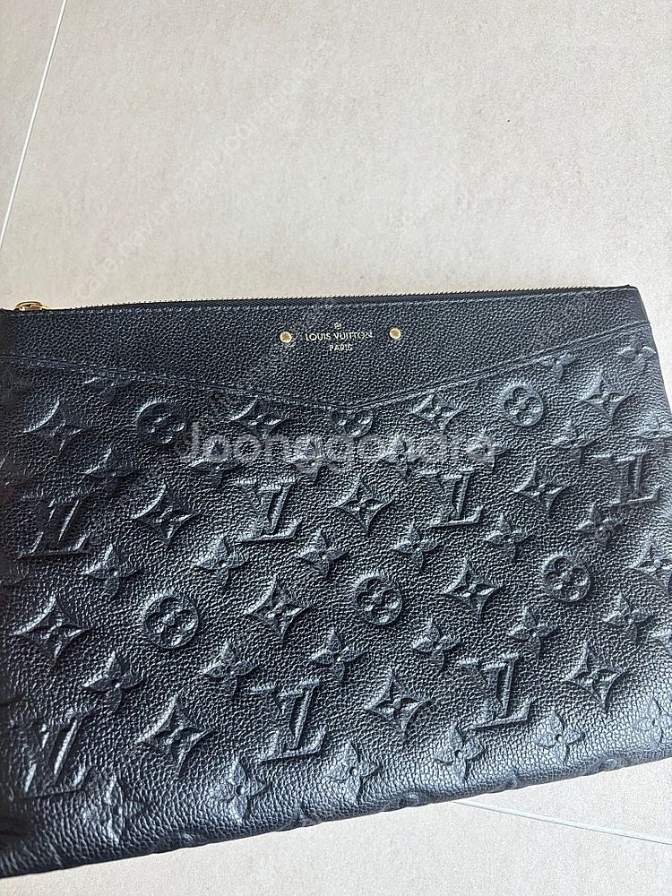 루이비통 데일리 파우치 모노그램 앙프렝뜨 블랙 클러치--1