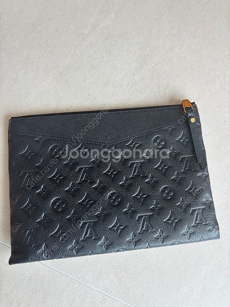 루이비통 데일리 파우치 모노그램 앙프렝뜨 블랙 클러치--2