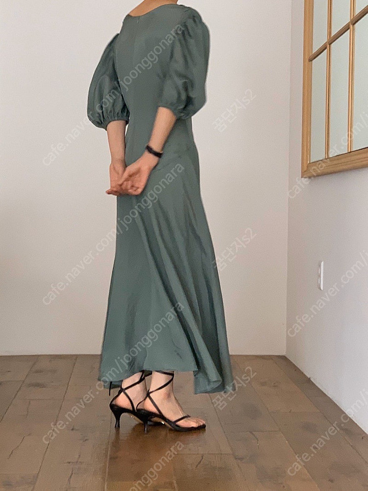 블로썸 에이치컴퍼니 벌룬소매 퍼프 롱 원피스 유색 드레스 셀프웨딩 여행룩 아세테이트100 이미지