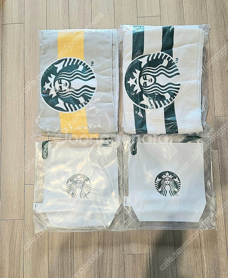 스타벅스 비치타올 각 35000원 입니다.--0