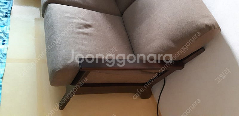 [중고] 클래식한 분위기의 2인용 쇼파 팝니다~~!!!--0