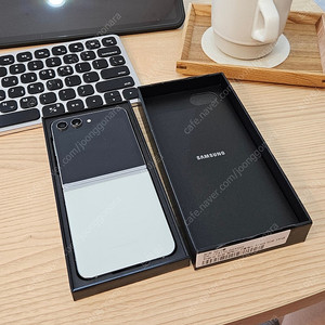 갤럭시 Z플립5 512GB 자급제 S급 민트색 40만원 팝니다