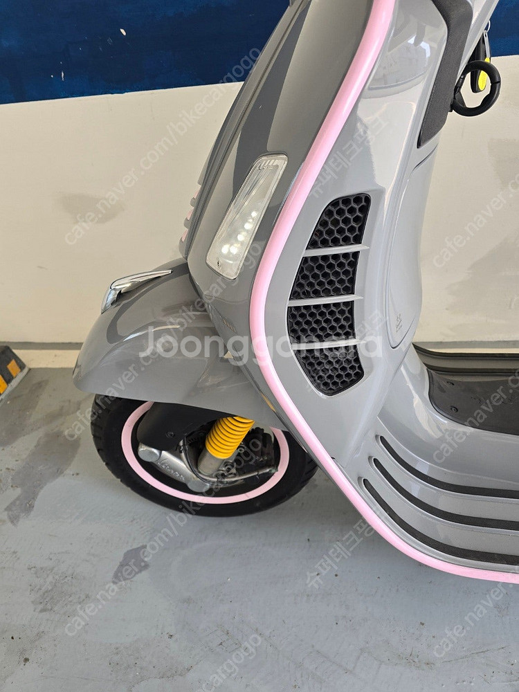 (가격인하) 베스파 gts300 슈퍼테크(아비오그레이/...--1