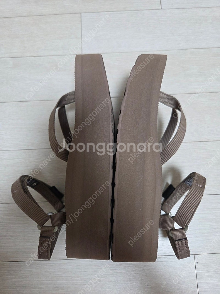 테바 플랫폼 샌들 슬림 카리부브라운색상 220-225 ...--1