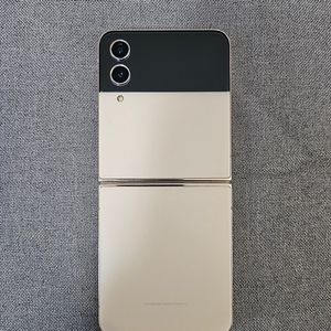 [B급] 갤럭시 플립4 / 256GB / 크림 / 22년9월7일 개통 / 액정 흑점 및 픽셀 존재 / 최저가 11만원