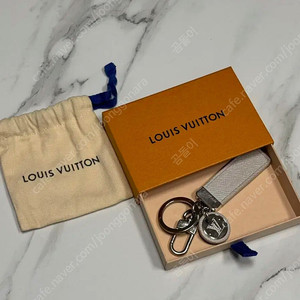 루이비통 LV코인 키링 스노우그레이