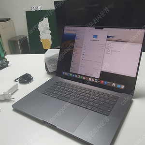 새제품 맥북 프로 16인치 2024 M3 Max RAM128GB ssd8tb ssd 쿨매 가격내림!!네고가능