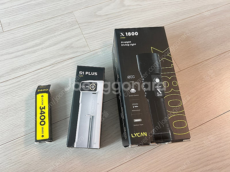 라이칸 X1800 수중랜턴 셋트 팝니다.--0