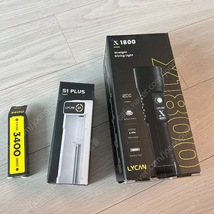 라이칸 X1800 수중랜턴 셋트 팝니다.