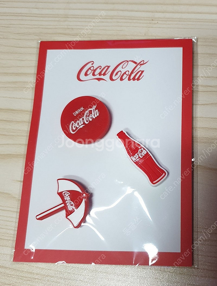 코카콜라 굿즈 슈즈참 3종 세트 13000원--0