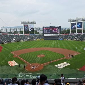 잠실야구장 7월20일 일요일 LG 롯데전 3루 레드 응원석 통로 2연석 저가 양도