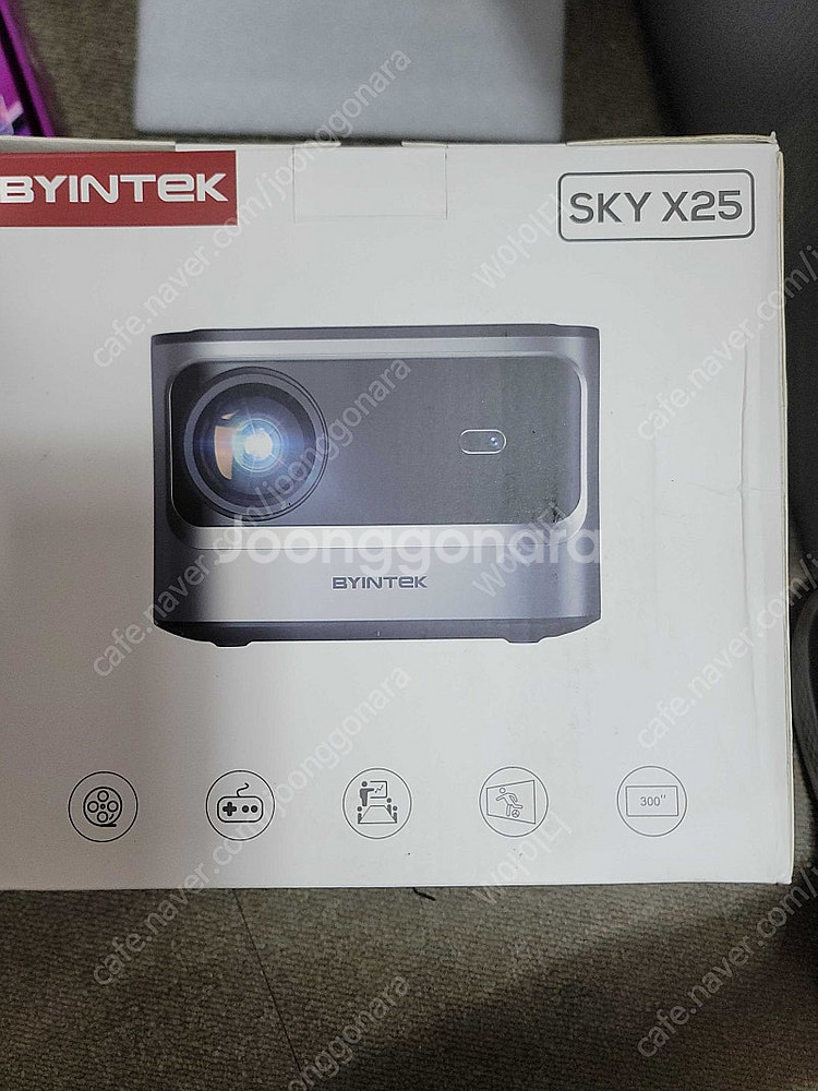 byintek sky x25 빔프로젝터 팝니다.--0