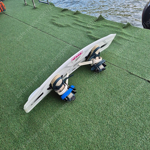 웨이크보드 리퀴드포스 에어로 139 슬링샷ktv 260 세트 판매합니다