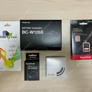 [악세사리만]후지 X100Vi 전용 니시필터+정품충전기+정품배터리+액정필름+128GB 메모리 팝니다.