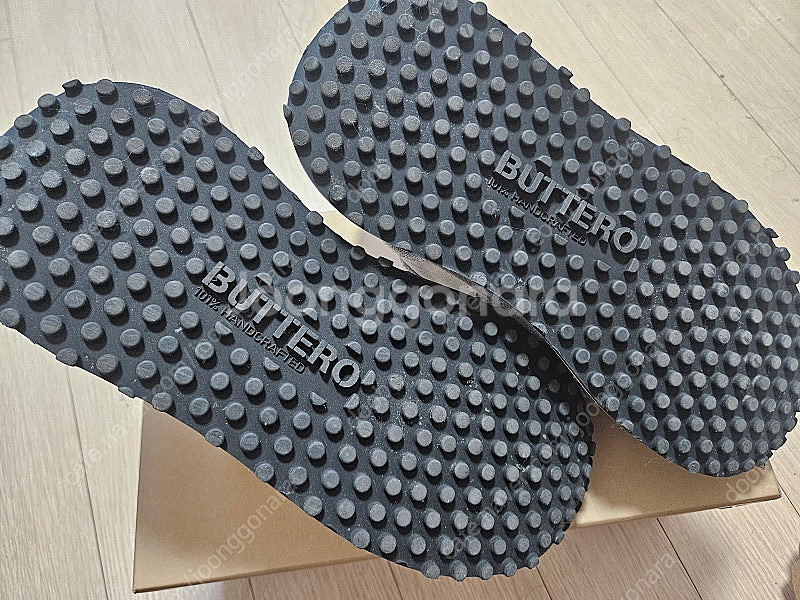 부테로벤투라 스니커즈--4