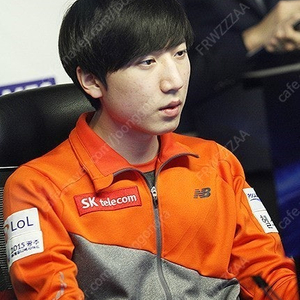 SKT T1 뉴발란스 유니폼 세트로 구매합니다