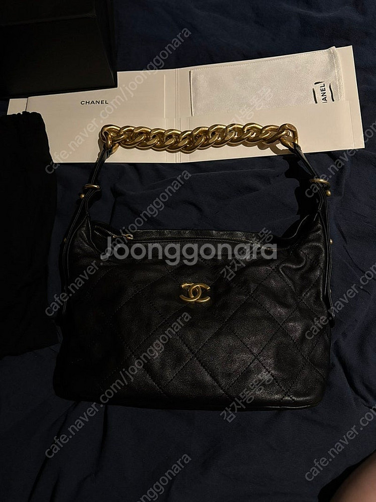 샤넬 22C AS2910 골드 메탈 체인 블랙 호보 숄더백--1