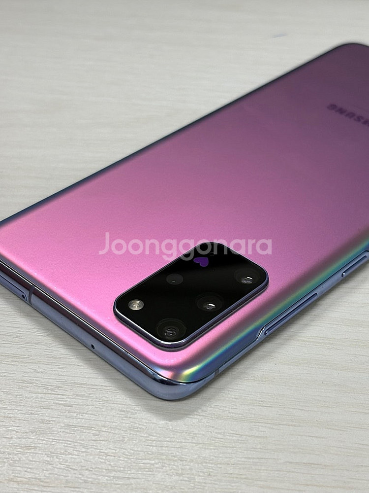 갤럭시 S20플러스 BTS에디션색상 256용량 외관상태 깔끔한 단말기 25만 판매합니다--6