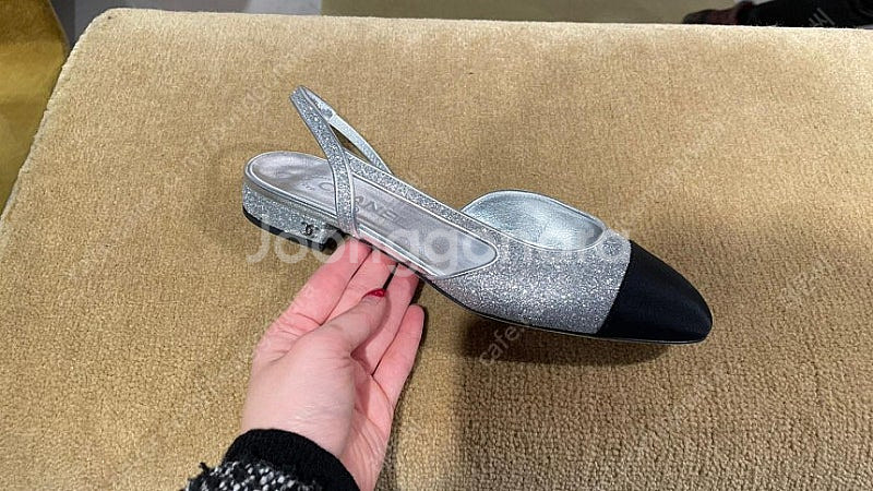 샤넬 글리터 투톤 슬링백 로우힐 실버/블랙 36 사이즈--0