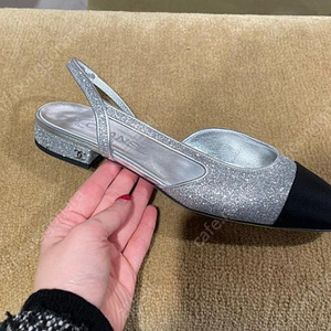 샤넬 글리터 투톤 슬링백 로우힐 실버/블랙 36 사이즈