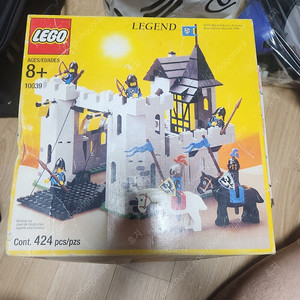 레고 10039 블랙 팔콘성 팝니다.