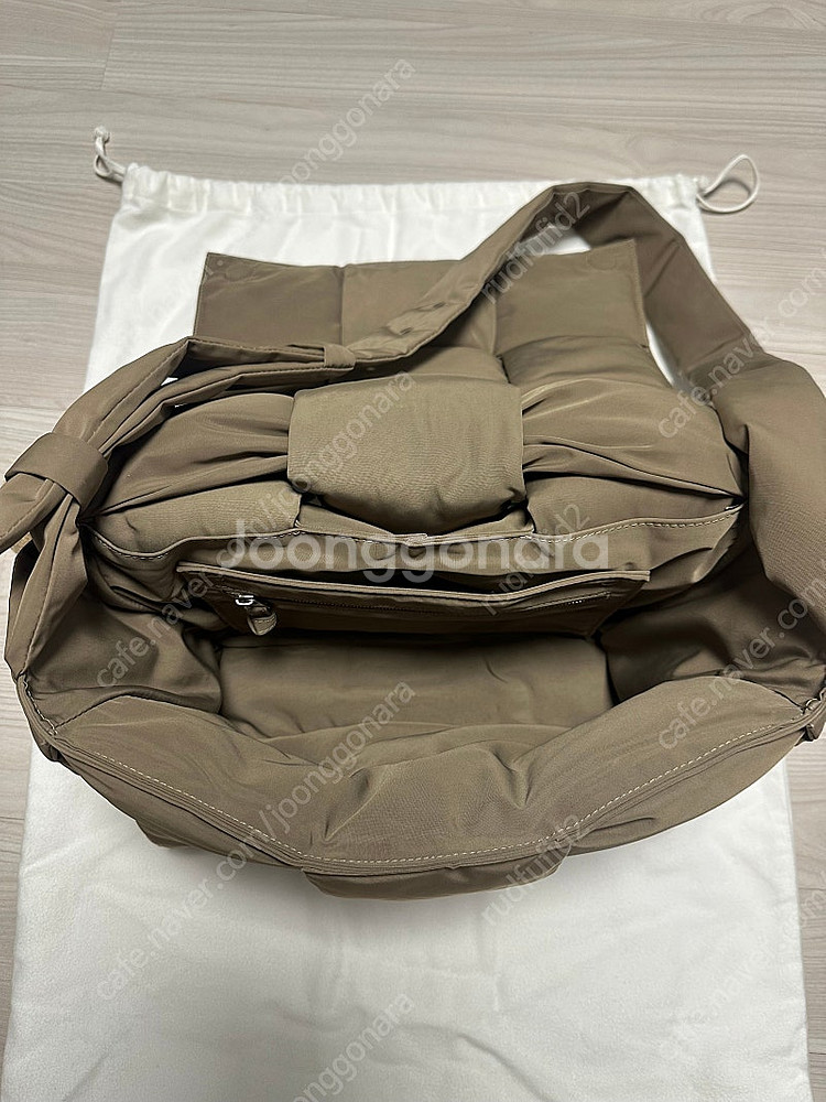 보테가베네타 필로우 카세트백 토프색상--3