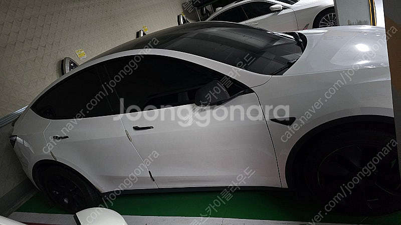 테슬라 Y 롱레인지 22년식 9월--2
