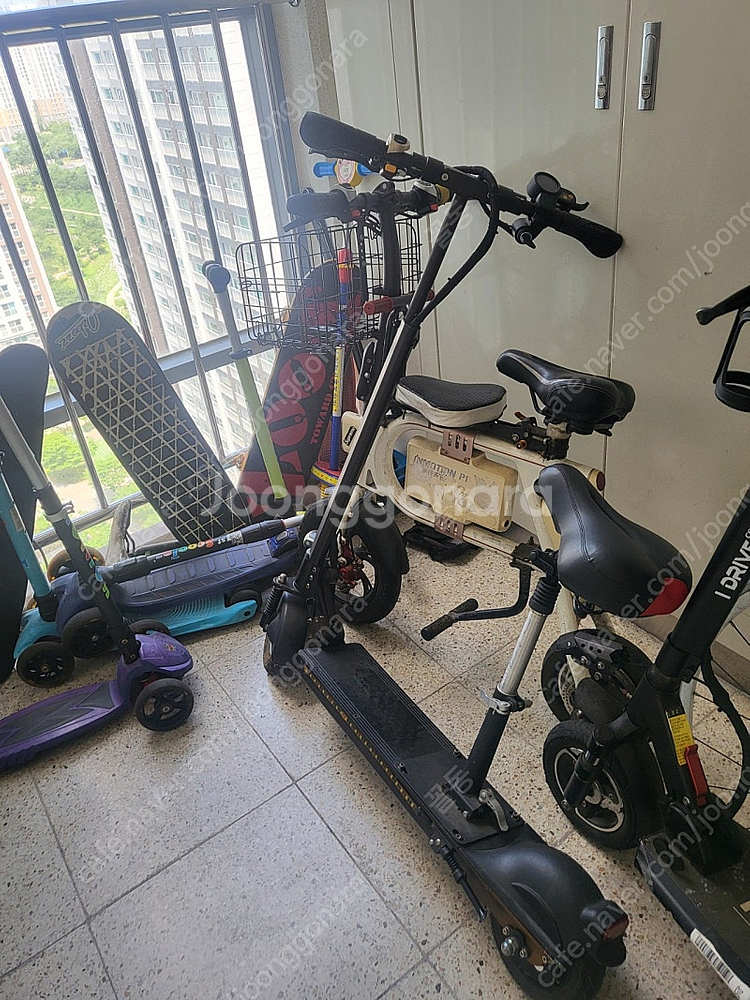 전동킥보드 팝니다 150000원 충전기포함 하남이나여의...--0