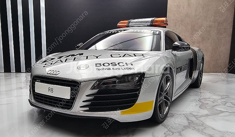 1:18 다이캐스트 교쇼 r8 v8 세이프티카 하자품--0